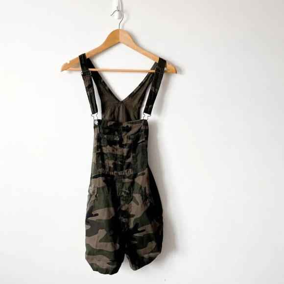 Aritzia TNA Short  Overalls Senryu Romper Camo Size Small - Picture 4 of 8